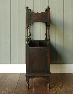 使える小さなアンティークはいかが？
アンティーク　マガジンラック