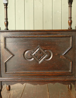 使える小さなアンティークはいかが？
アンティーク　マガジンラック