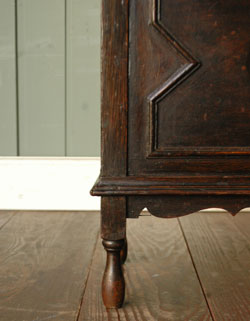 使える小さなアンティークはいかが？
アンティーク　マガジンラック