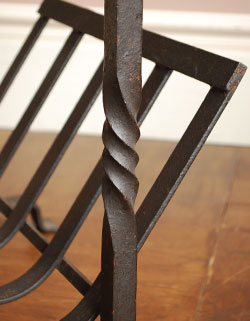 使える小さなアンティークはいかが?
アンティーク マガジンラック