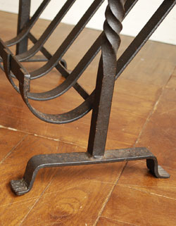 使える小さなアンティークはいかが?
アンティーク マガジンラック