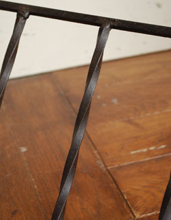 使える小さなアンティークはいかが?
アンティーク マガジンラック