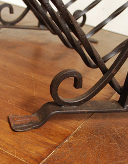 使える小さなアンティークはいかが?
アンティーク マガジンラック