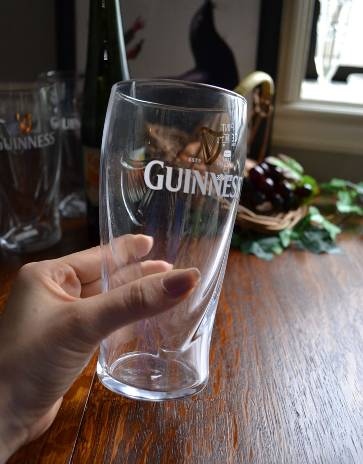 アンティーク 雑貨のガラス小物　アンティーク雑貨　パイントグラス　アンティークのGUINNESS（ギネス）グラス。いろんな使い方で楽しめますビールを飲むのはもちろん、いろんな使い方で楽しんで下さい。(k-1038-z)