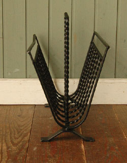 使える小さなアンティークはいかが？アンティークマガジンラック