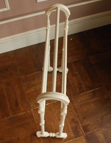 k-845-f アンティークのタオルハンガーの上から