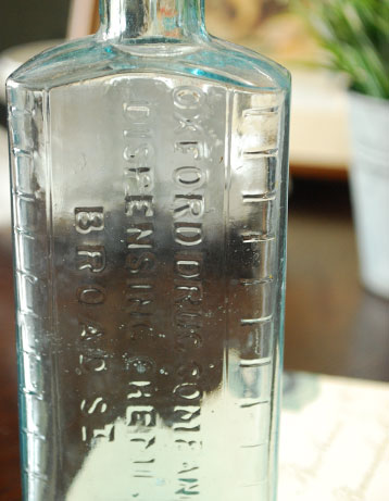 k-933-z アンティークボトル　アップ