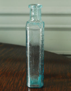 k-933-z アンティークボトル 横から