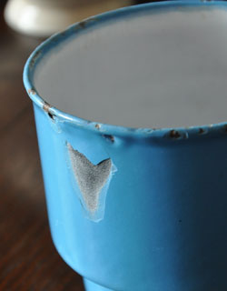 アンティークのホーローサボンカップ