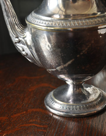 m-1027-z アンティークのポット(アップ)