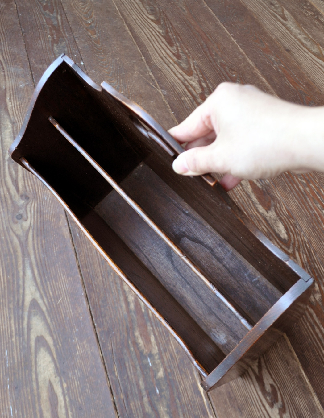 m-1111-z アンティークマガジンラックの中身