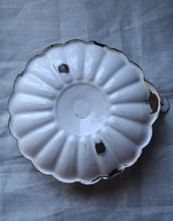 1940年代のアンティーク ホーロー キャンドルスタンド（ホワイト）(m