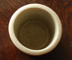 ジャムポット　アンティーク雑貨　1930年代のアンティーク 陶器ジャー。アンティークなので多少の欠け・汚れはありますが、使用上は問題ありませんのでご安心ください。(m-755-z)