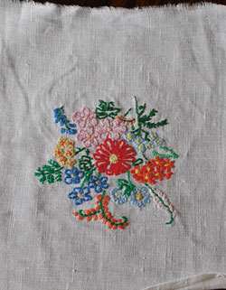 m-825-z アンティークのカットクロスの刺繍
