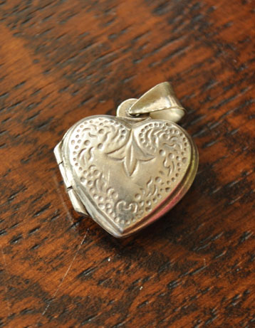 1940年代のアンティーク シルバーロケット(m-863-z)｜アンティーク雑貨