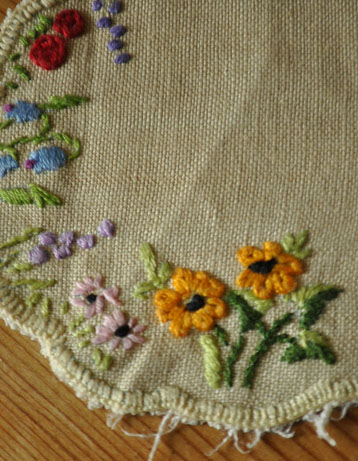 m-916-z アンティークの刺繍マットのアップ
