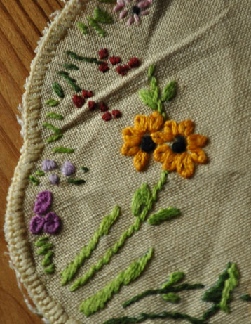 m-918-z アンティークの刺繍マットのアップ