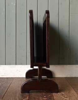 q-284-f アンティークマガジンラックの横から