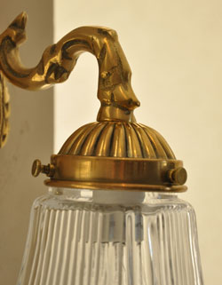 壁付けブラケット　照明・ライティング　ウォールブラケット（真鍮ゴールド色・電球なし）。無垢の真鍮なので、風合いがとてもいいです。(wr-072-d)