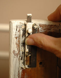 フランスの香りが漂う、雑誌の1Pみたいなアンティーク　ペイントキャビネット