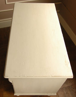 フランスの香りが漂う、雑誌の1Pみたいなアンティーク　ペイントキャビネット