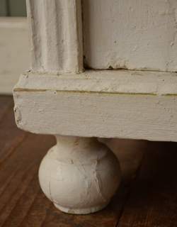 フランスから来た小さなキャビネット