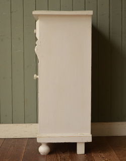 フランスから来た小さなキャビネット