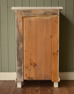 フランスから来た小さなキャビネット