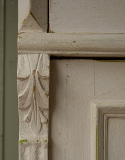 フランスから来た小さなキャビネット