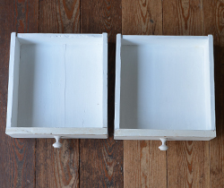 飾りながら収納。便利さが決め手！アンティークキャビネット