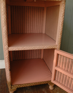 中も修復してあるので、実用的になんでも入れて頂けます。ふたが隠してくれるから、生活感のあるものをしまっておいても大丈夫。(d-892-f) d-892-f アンティークロイドルームボックス