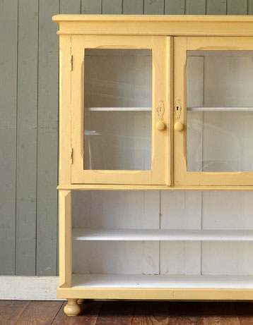 d-991-f アンティークガラスキャビネット（クリーム）のアップ