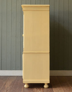 d-991-f アンティークガラスキャビネット（クリーム）の横