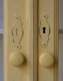 d-991-f アンティークガラスキャビネット（クリーム）の取っ手