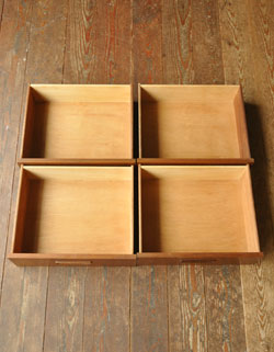 北欧インテリアをめざす方へオススメ。アンティークサイドボード