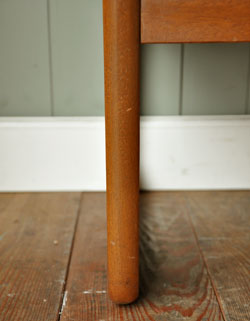 北欧インテリアをめざす方へオススメ。アンティークサイドボード