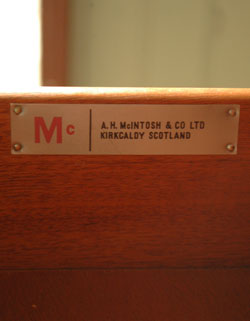 北欧デザインが可愛いアンティークサイドボード