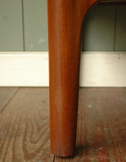 北欧デザインが可愛いアンティークサイドボード