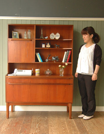 北欧デザインが可愛いアンティークサイドボード