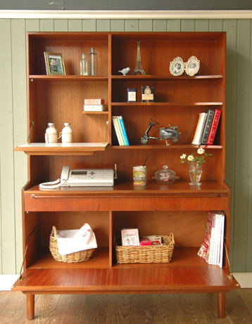 北欧デザインが可愛いアンティークサイドボード