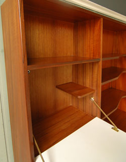 北欧デザインが可愛いアンティークサイドボードークサイドボード