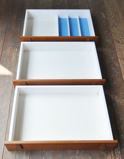 北欧インテリアをめざす方へオススメ。アンティークサイドボード