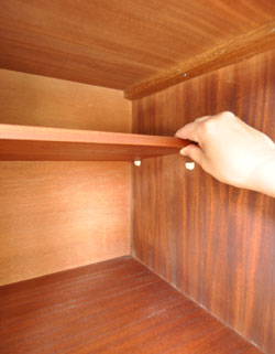 北欧インテリアをめざす方へオススメ。アンティークサイドボード