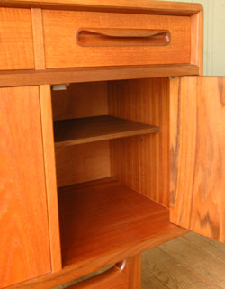 『G-PLAN』のアンティーク　サイドボード