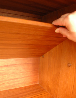 北欧インテリアをめざす方へオススメ。アンティークサイドボード