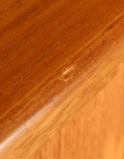 北欧インテリアをめざす方へオススメ。アンティークサイドボード