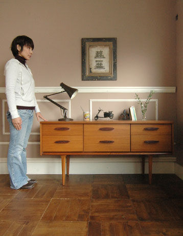 北欧インテリアをめざす方へオススメ。アンティークサイドボード