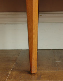 北欧インテリアをめざす方へオススメ。アンティークサイドボード