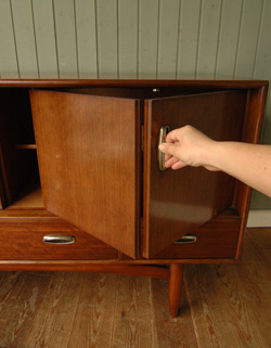 見つけてしまいました!『G-PLAN』のアンティークサイドボード