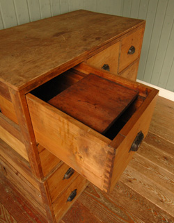 どこに置いてもカッコイイ
整理整頓のクセがついてしまうドロワーズ